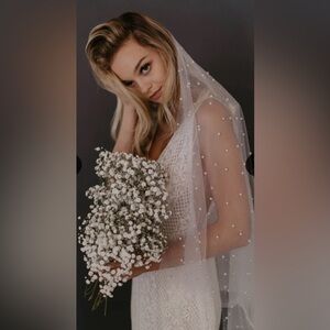 NEW! Untamed Petals Pearl Jackson Veil - Chapel Length
